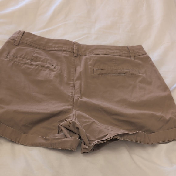 Banana Republic Khaki Shorts - Picture 2 of 3